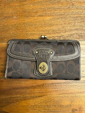 Coach Legacy Signature Turnlock Wallet